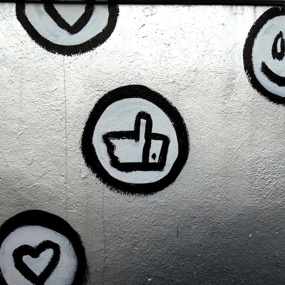 8 mind-blowing HubSpot social media tools for brands (+ examples)